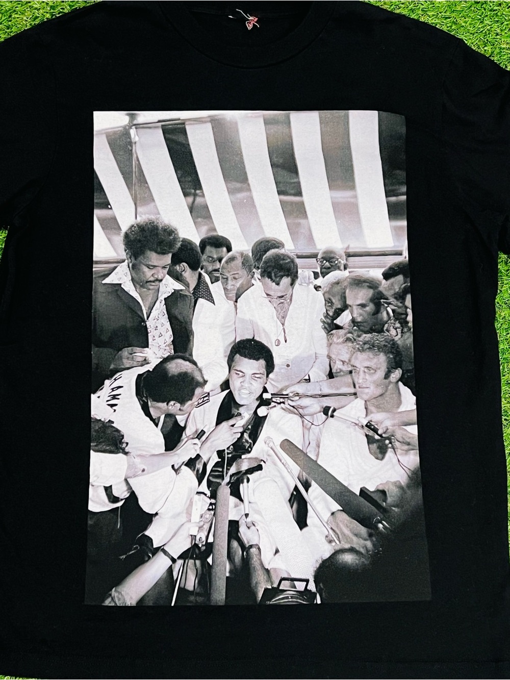 Muhammad Ali Black Graphic T-Shirt G.O.A.T. - Fits Like Men's Large💎 - Picture 3 of 6
